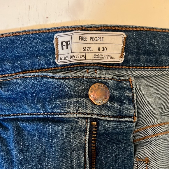 Free People distressed skinny jean - Picture 3 of 4